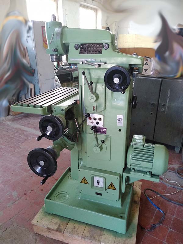 Загальний вигляд  широкоуніверсального фрезерного верстата ФС-250